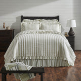 Finders Keepers Ruffled Quilt